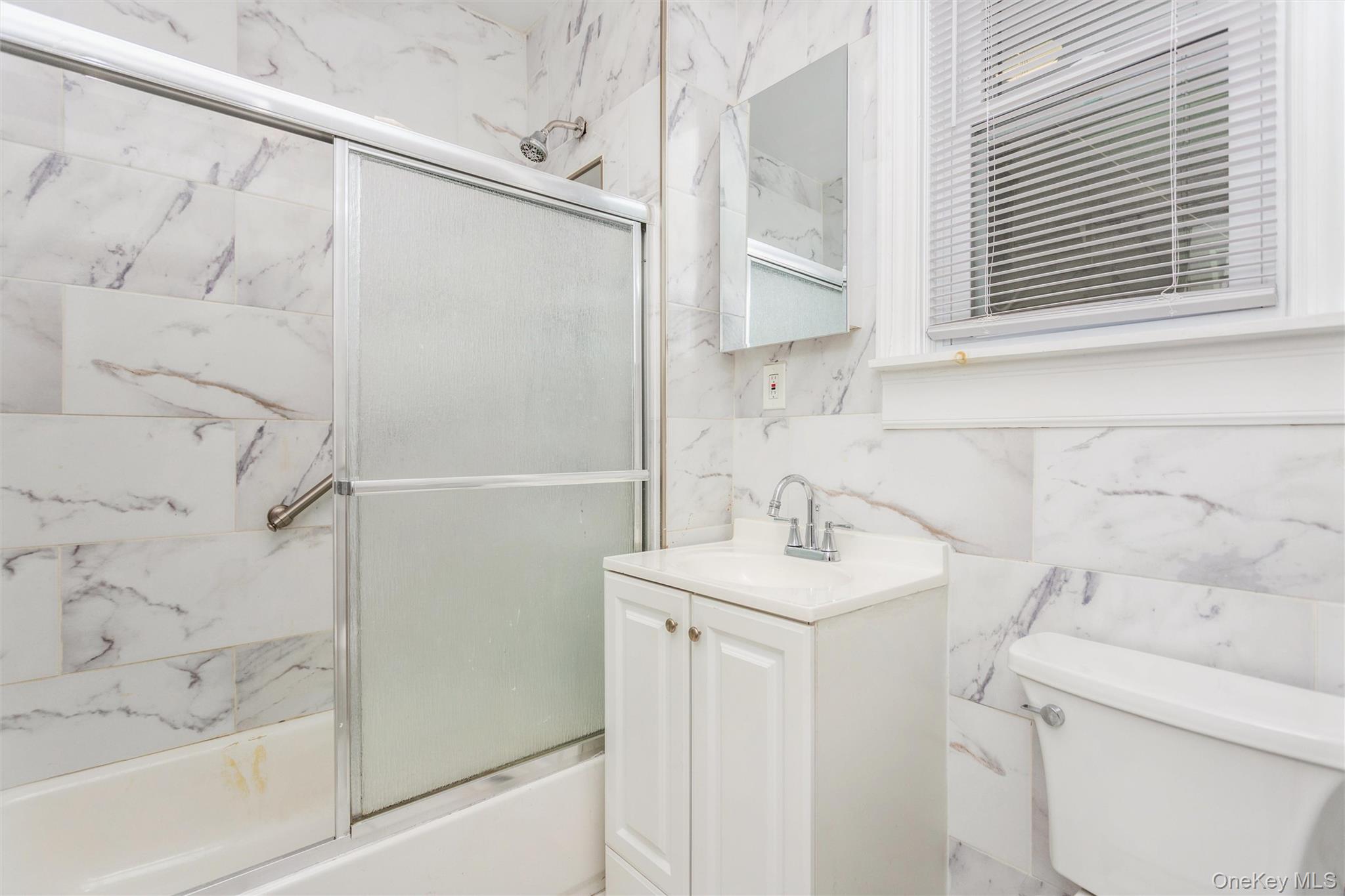 #11 photo, 1646 Radcliff Avenue, Bronx , NY 10462