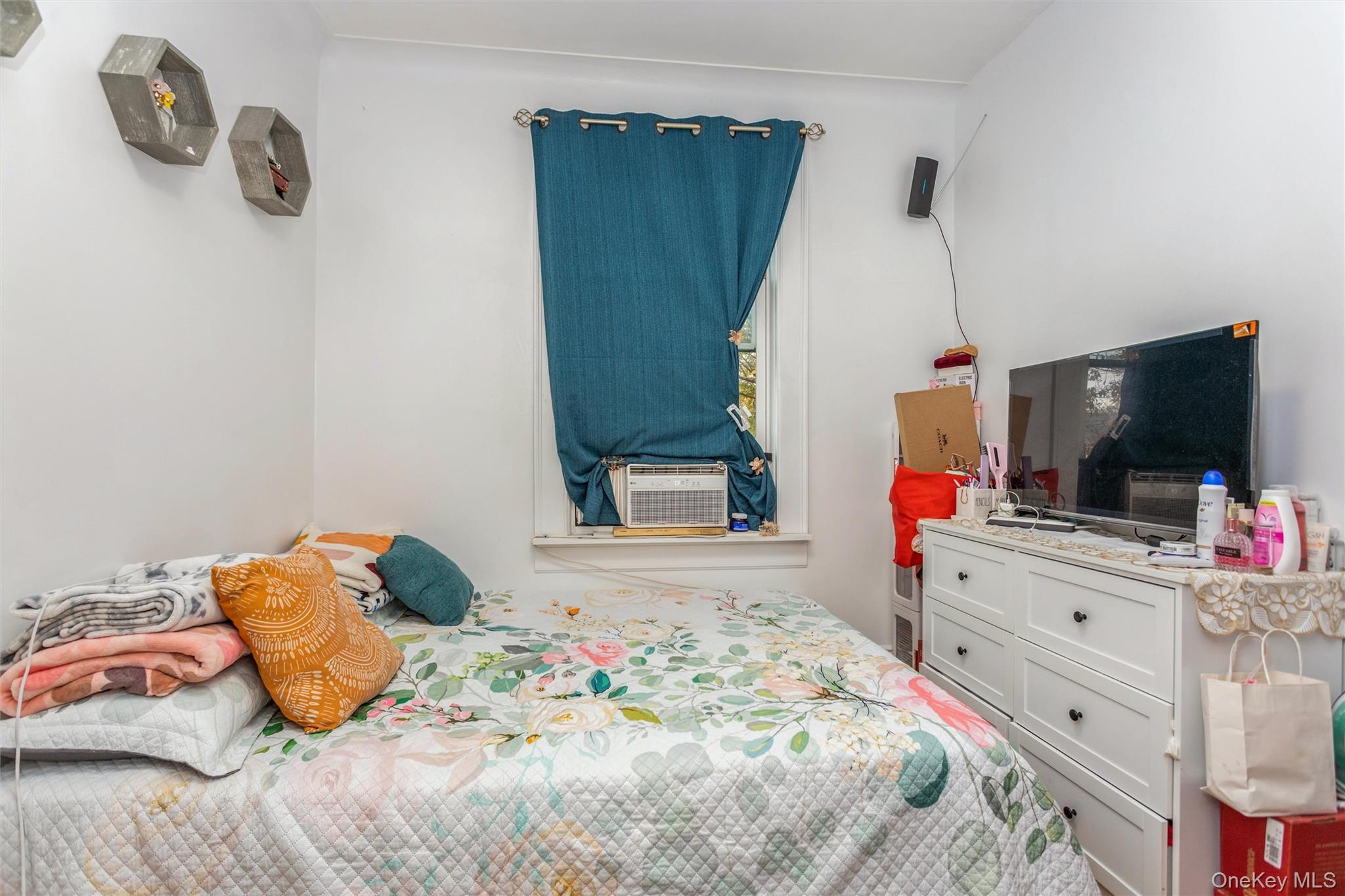 #18 photo, 1646 Radcliff Avenue, Bronx , NY 10462