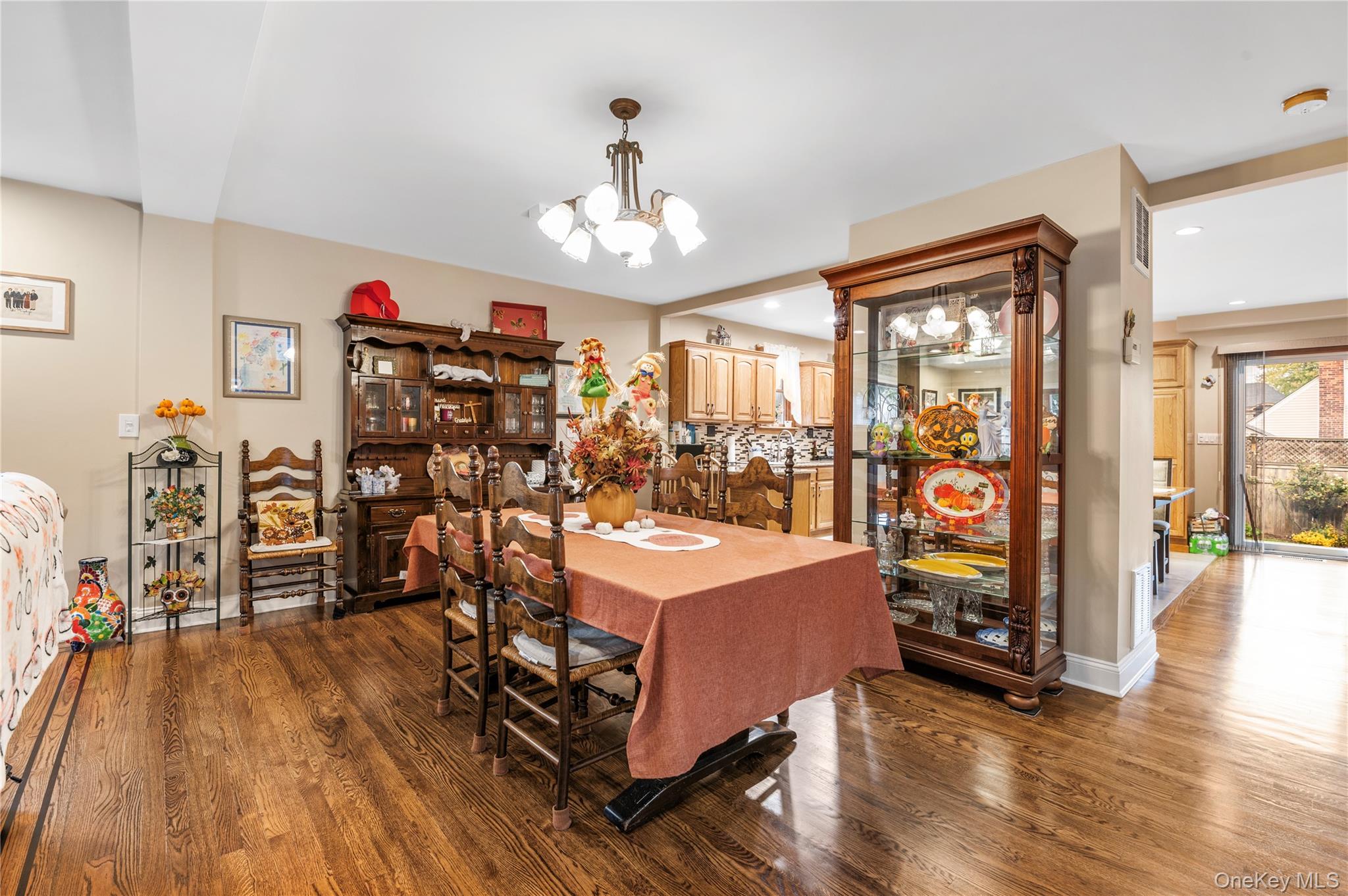 #14 photo, 1041 N 4th Street, New Hyde Park , NY 11040