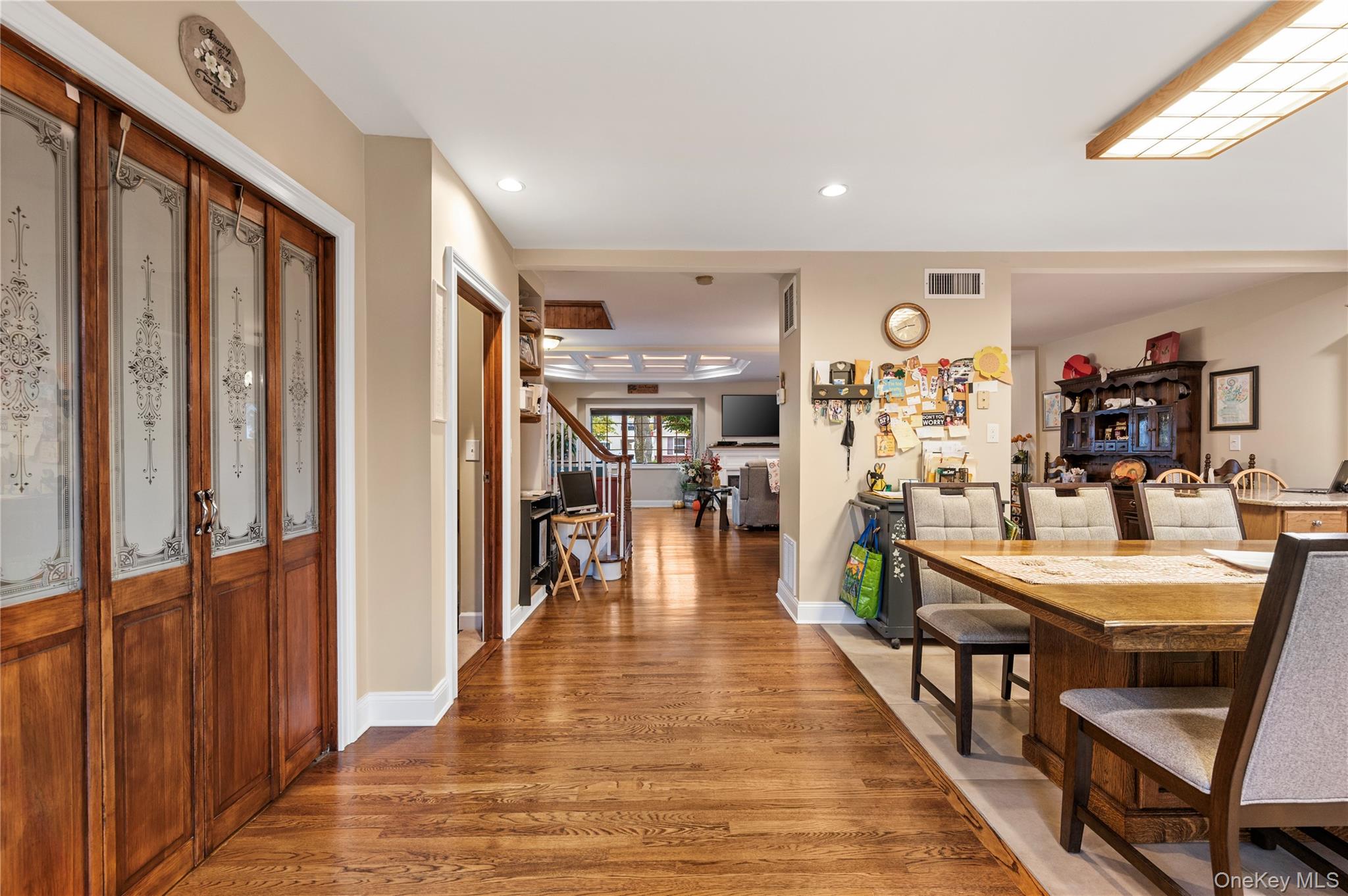 #20 photo, 1041 N 4th Street, New Hyde Park , NY 11040