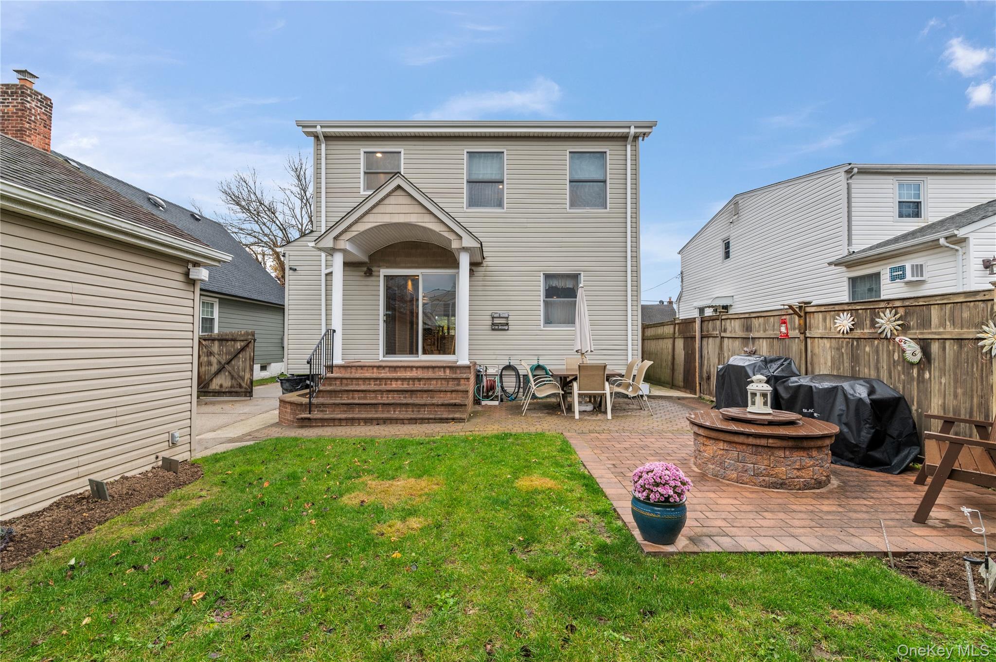 #7 photo, 1041 N 4th Street, New Hyde Park , NY 11040