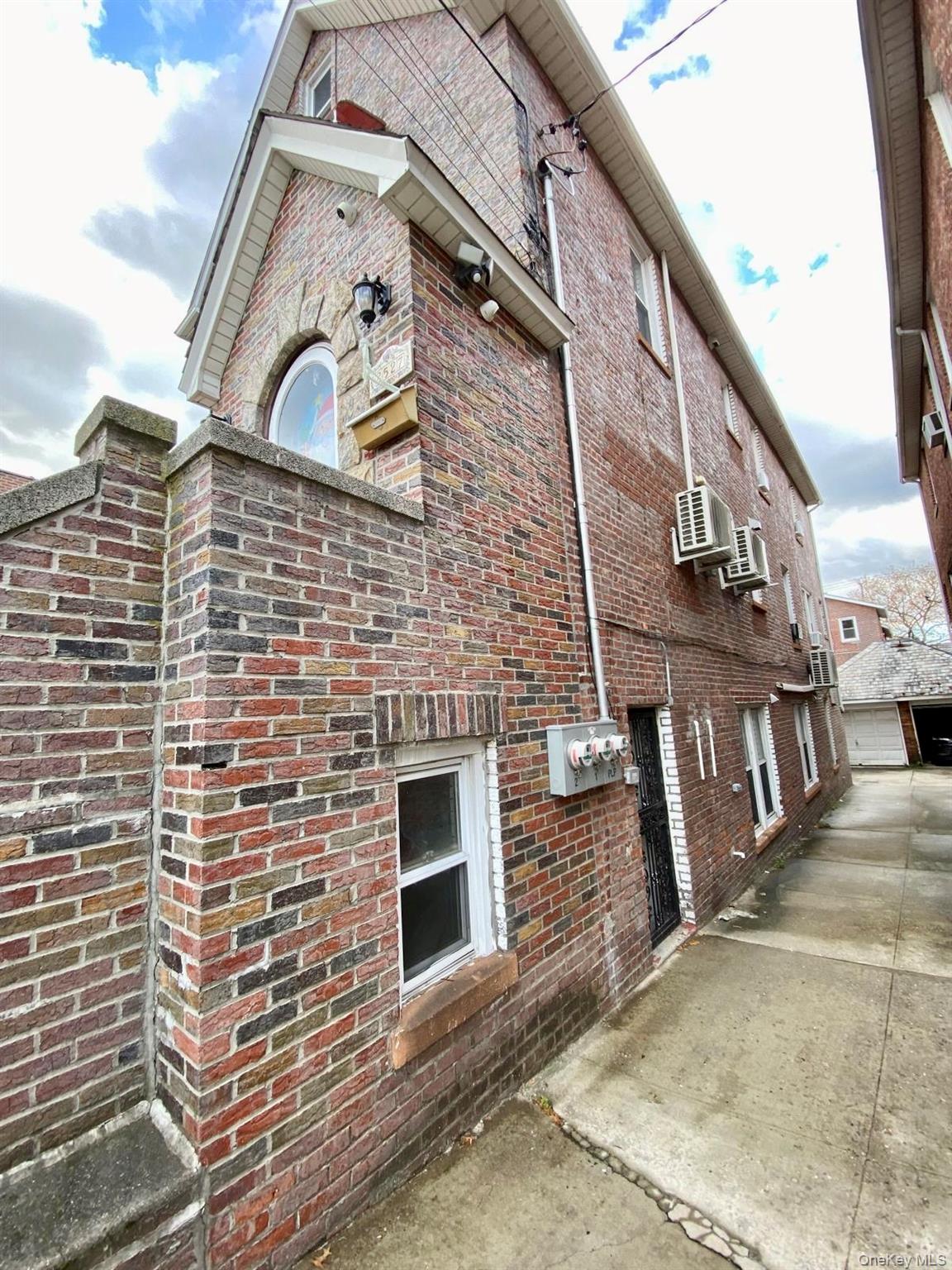 #2 photo, 2527 Laconia Avenue, Bronx , NY 10469