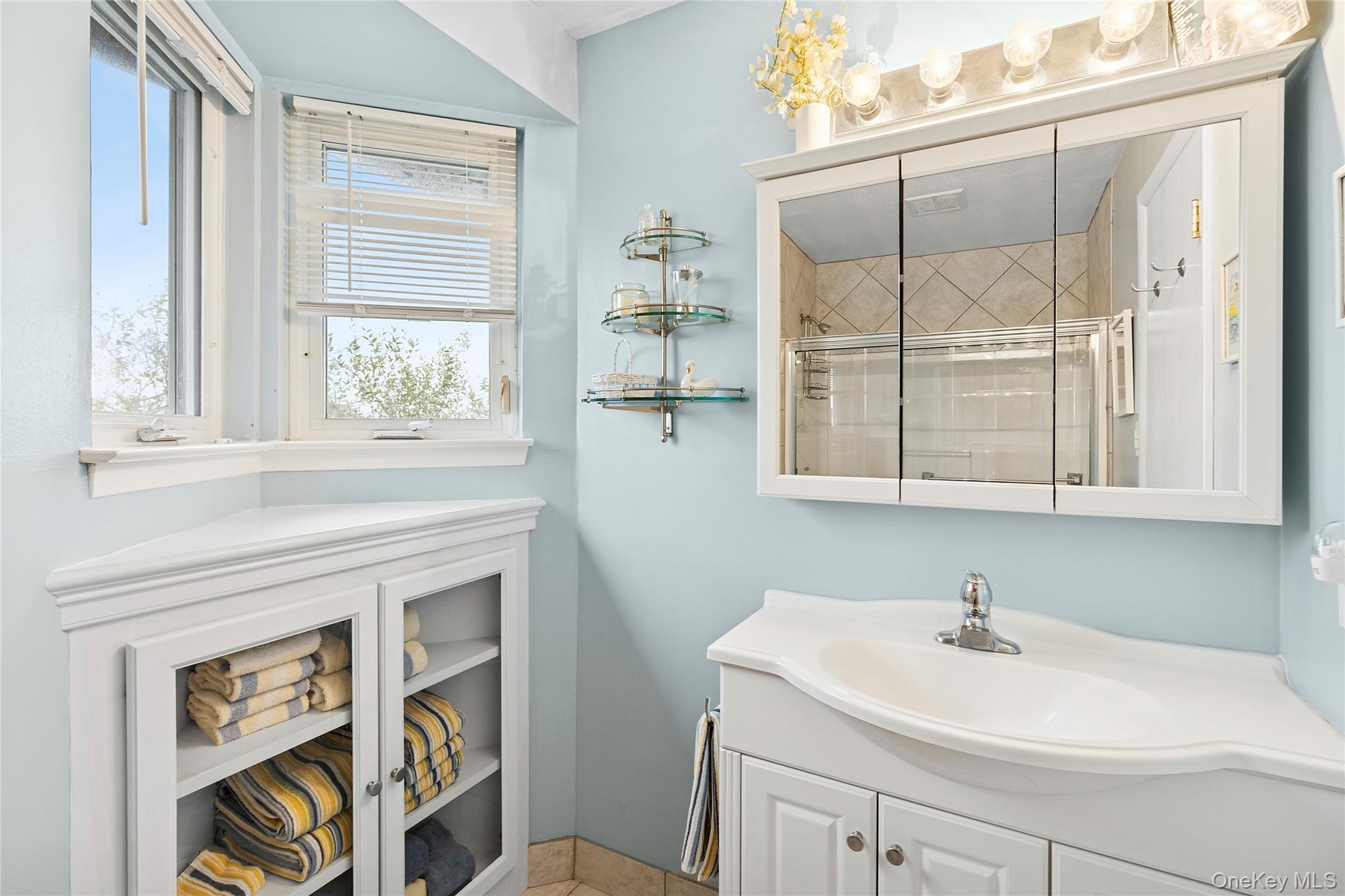 #12 photo, 542 Dune Road, Westhampton , NY 11977