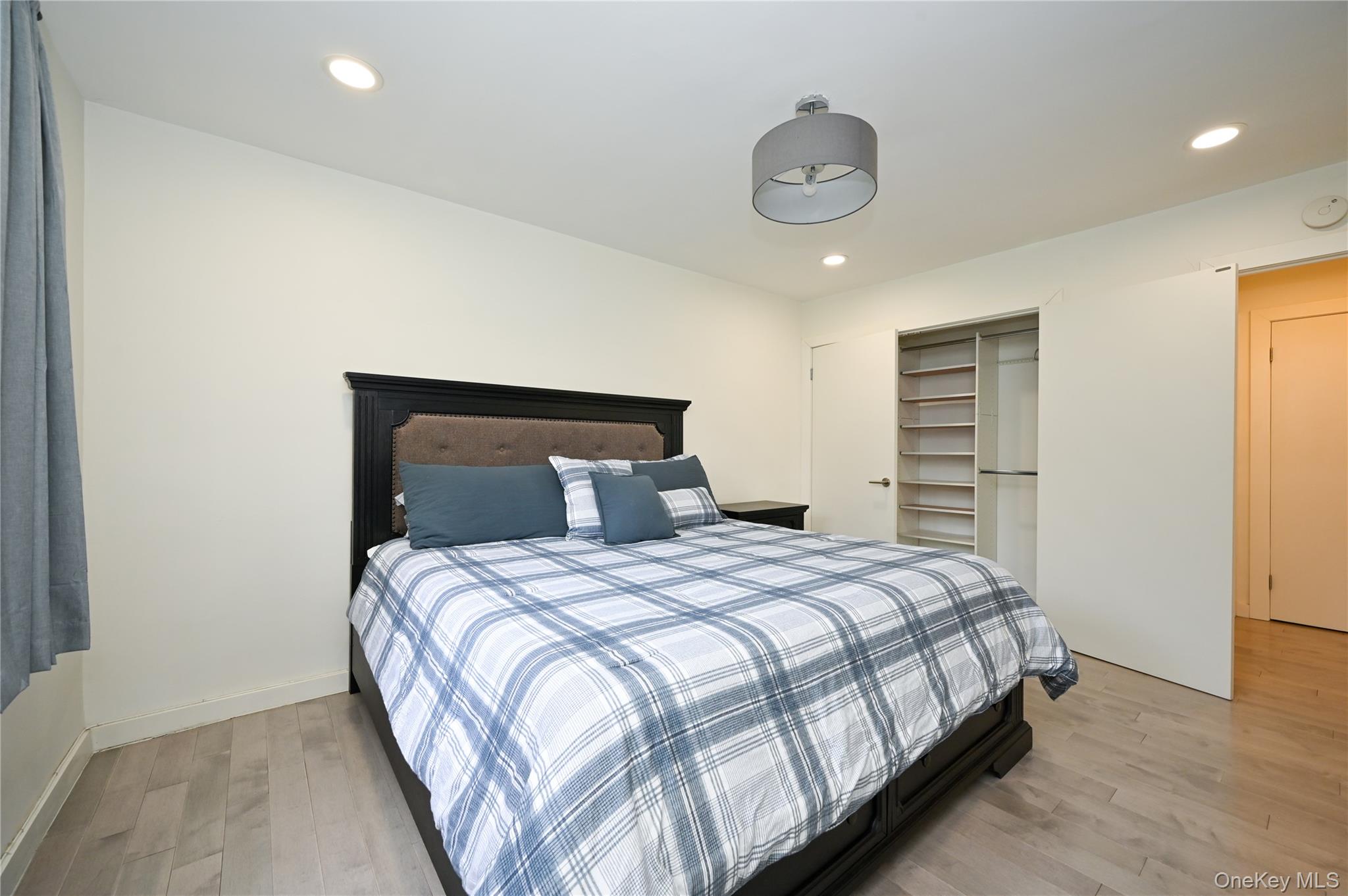 #10 photo, 69-25 215th, Bayside , NY 11364