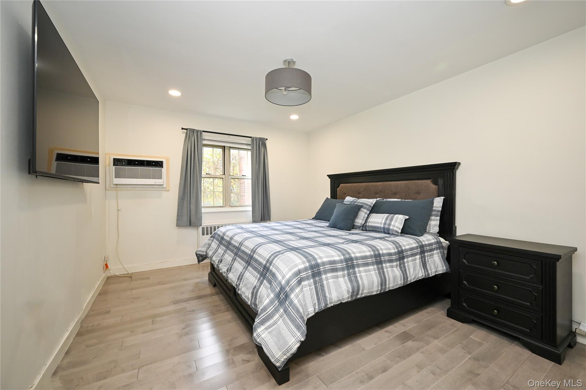 #8 photo, 69-25 215th, Bayside , NY 11364