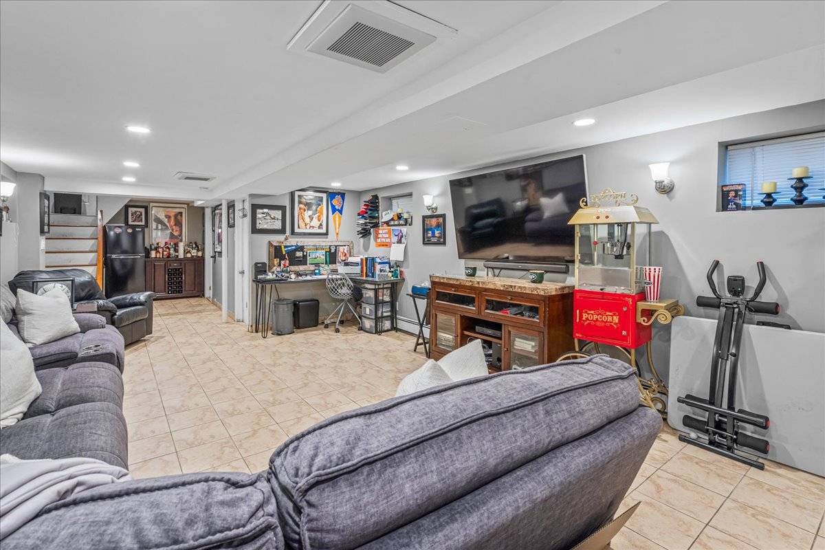 #16 photo, 14956 20th Ave, Whitestone , NY 11357