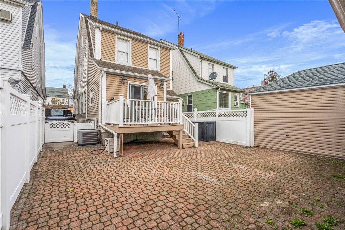 #18 photo, 14956 20th Ave, Whitestone , NY 11357