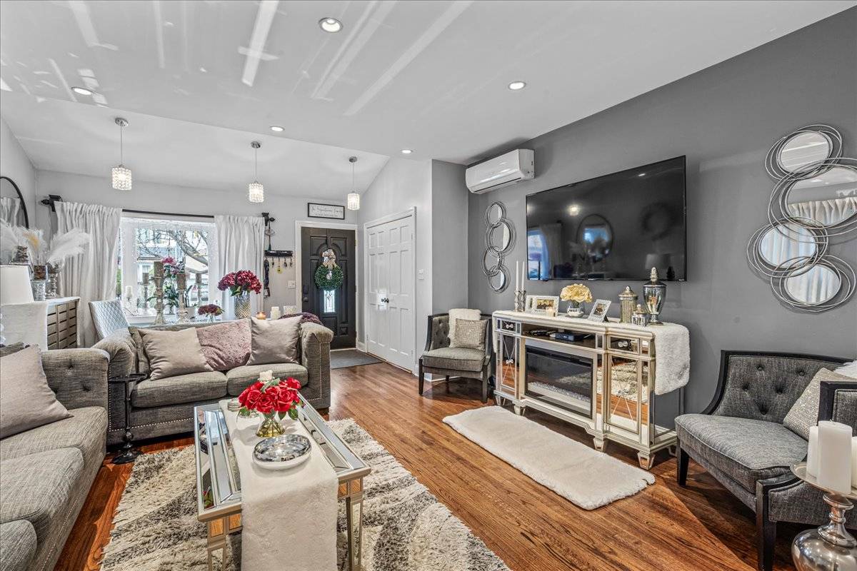 #3 photo, 14956 20th Ave, Whitestone , NY 11357