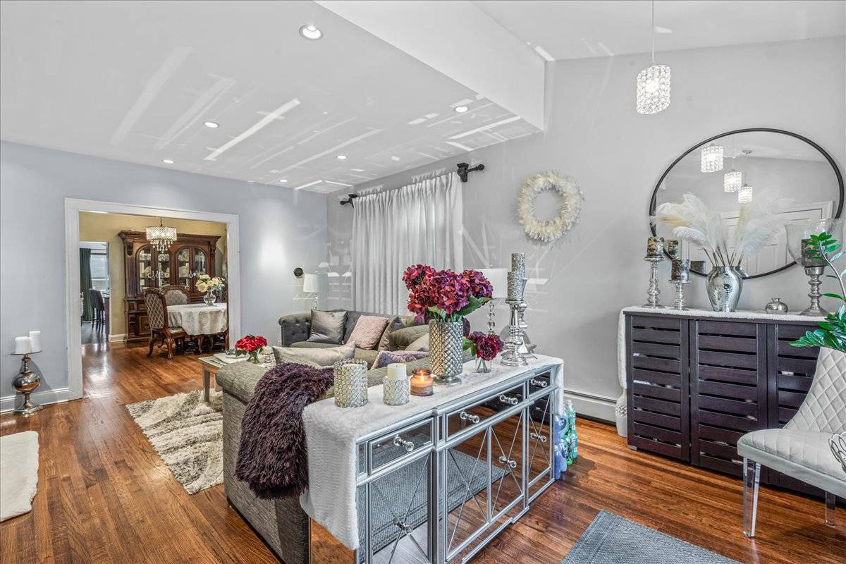 #4 photo, 14956 20th Ave, Whitestone , NY 11357