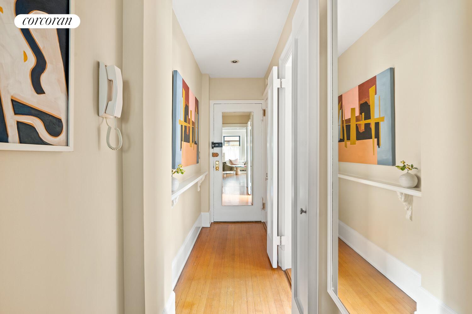 #4 photo, 212 E 48TH Street, Turtle Bay , NY 10017