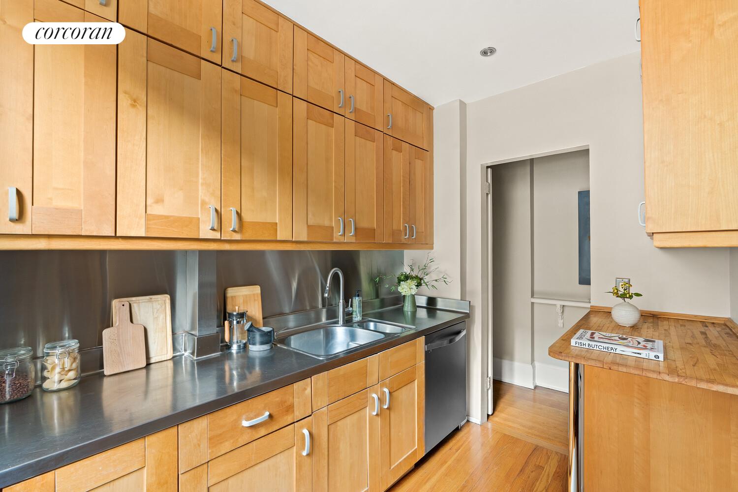 #9 photo, 212 E 48TH Street, Turtle Bay , NY 10017