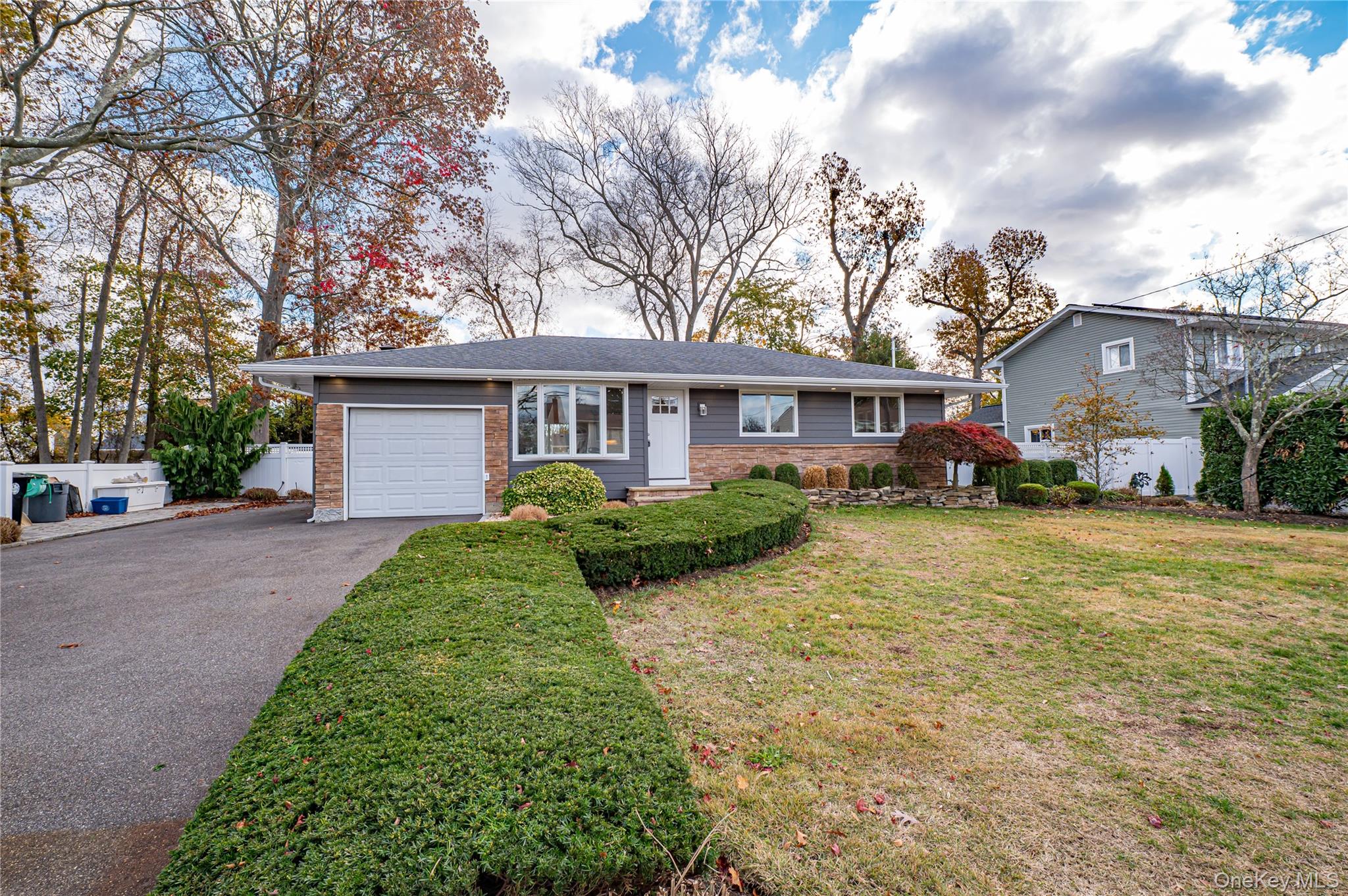 #1 photo, 31 Boulevard Avenue, West Islip , NY 11795