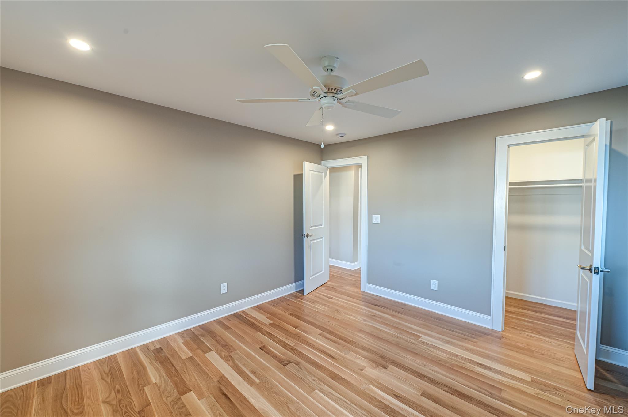 #12 photo, 31 Boulevard Avenue, West Islip , NY 11795