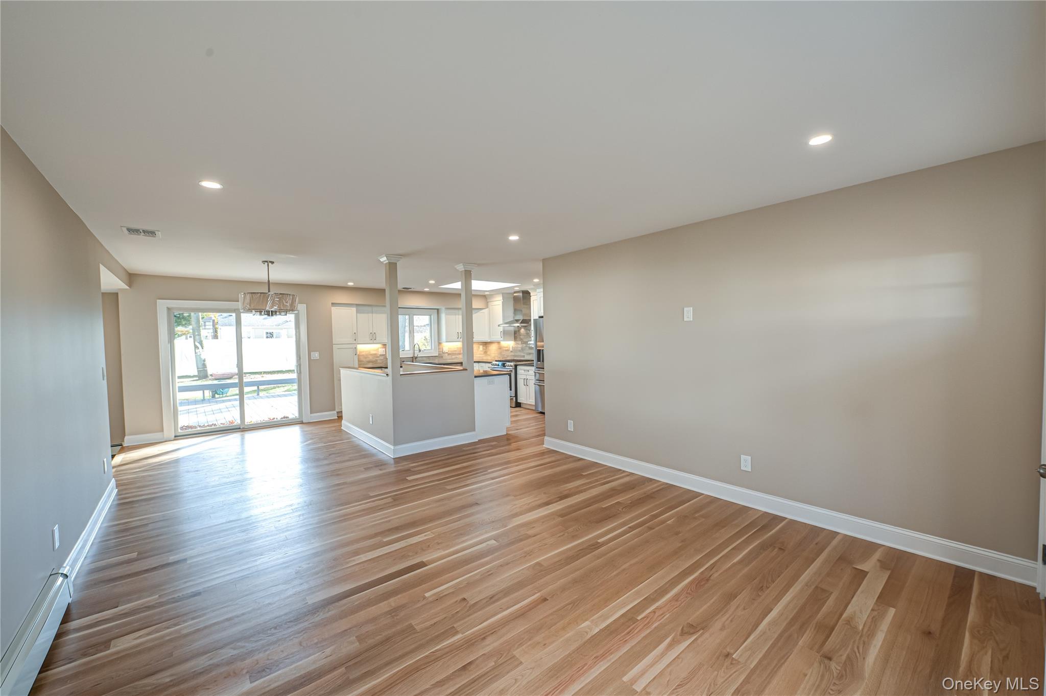 #3 photo, 31 Boulevard Avenue, West Islip , NY 11795