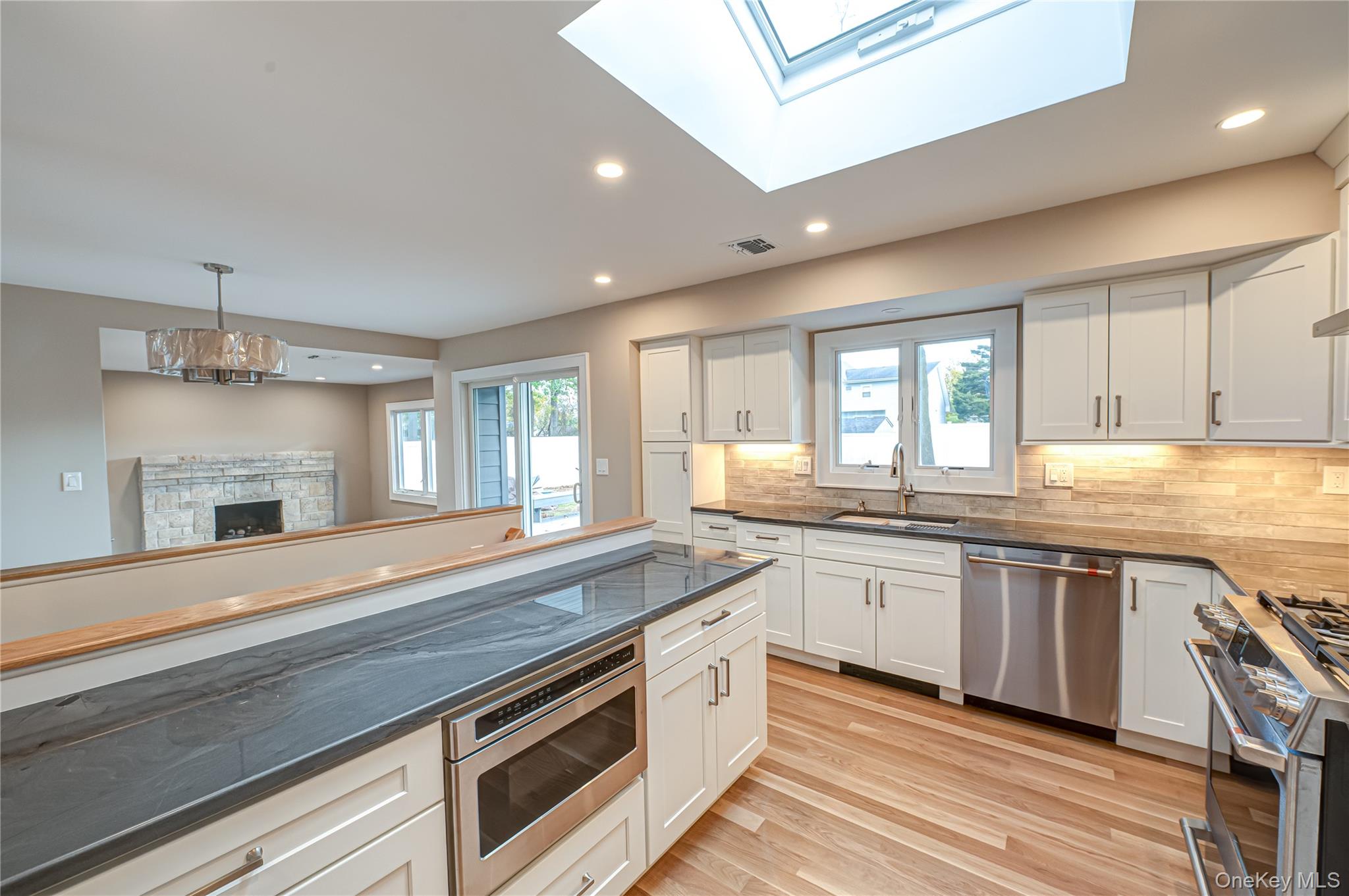 #5 photo, 31 Boulevard Avenue, West Islip , NY 11795