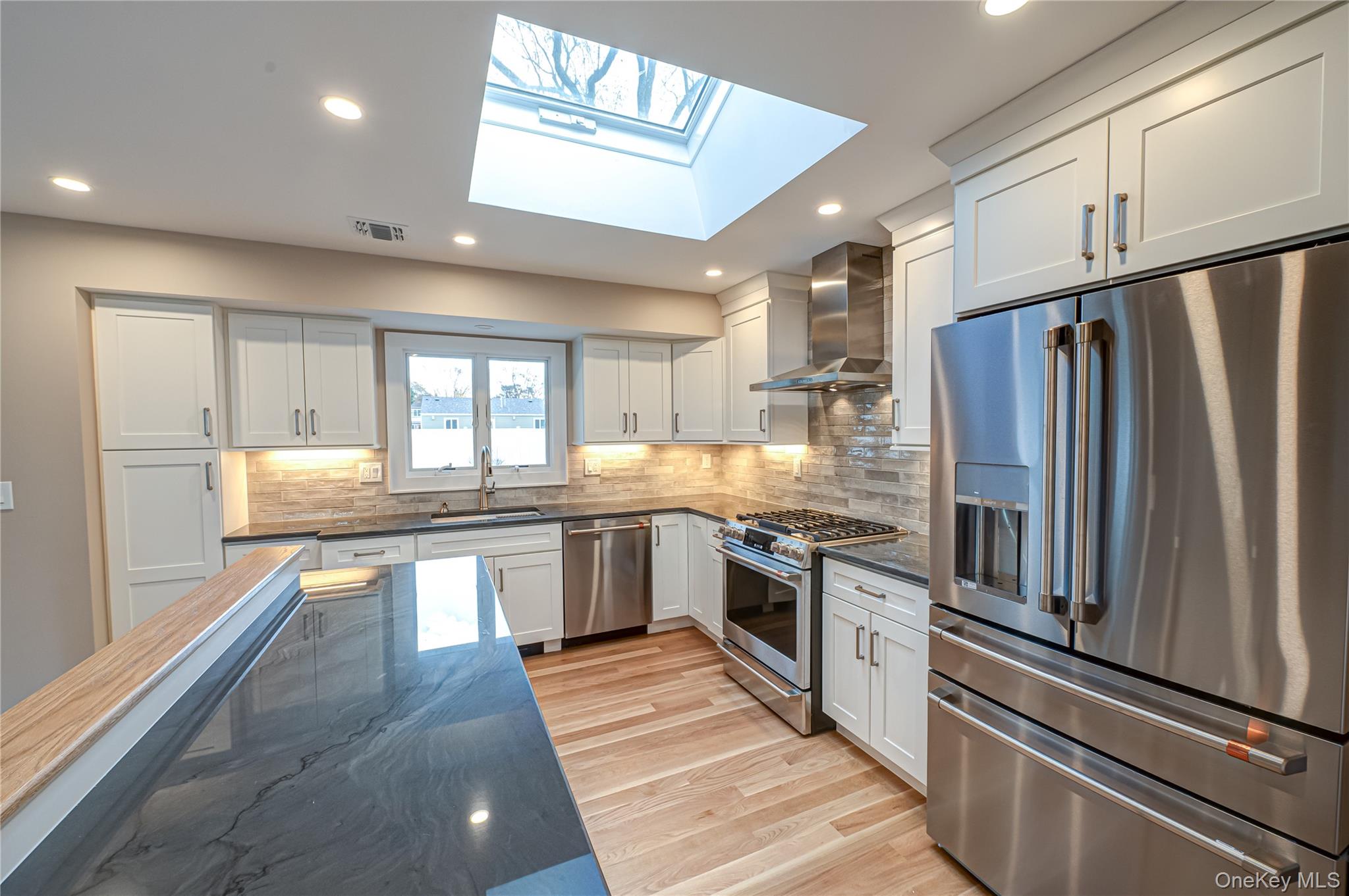 #6 photo, 31 Boulevard Avenue, West Islip , NY 11795