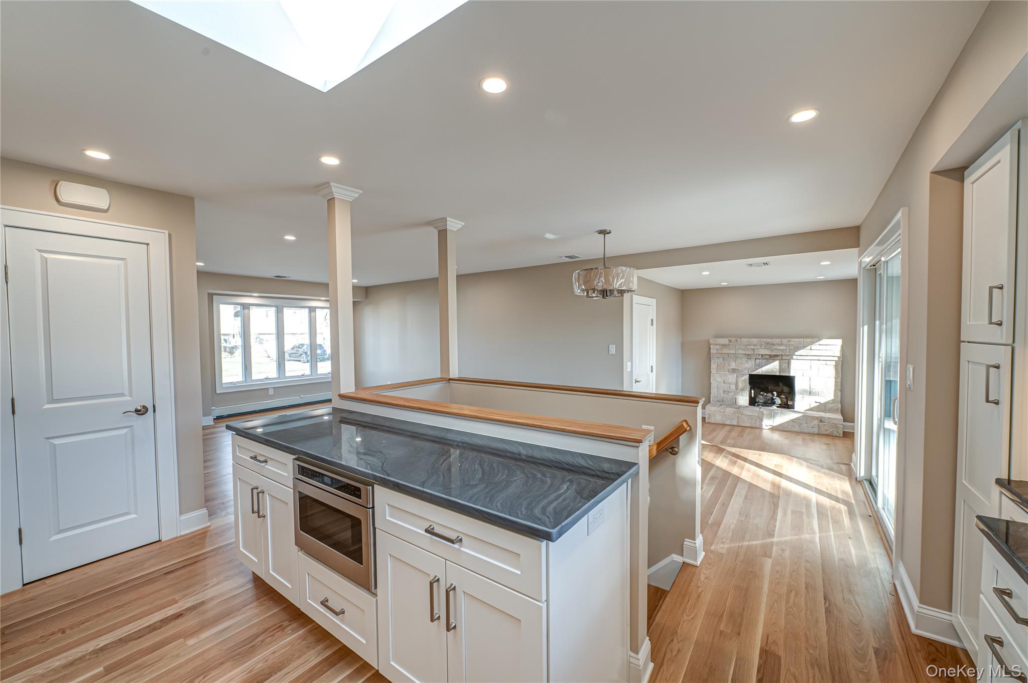 #7 photo, 31 Boulevard Avenue, West Islip , NY 11795