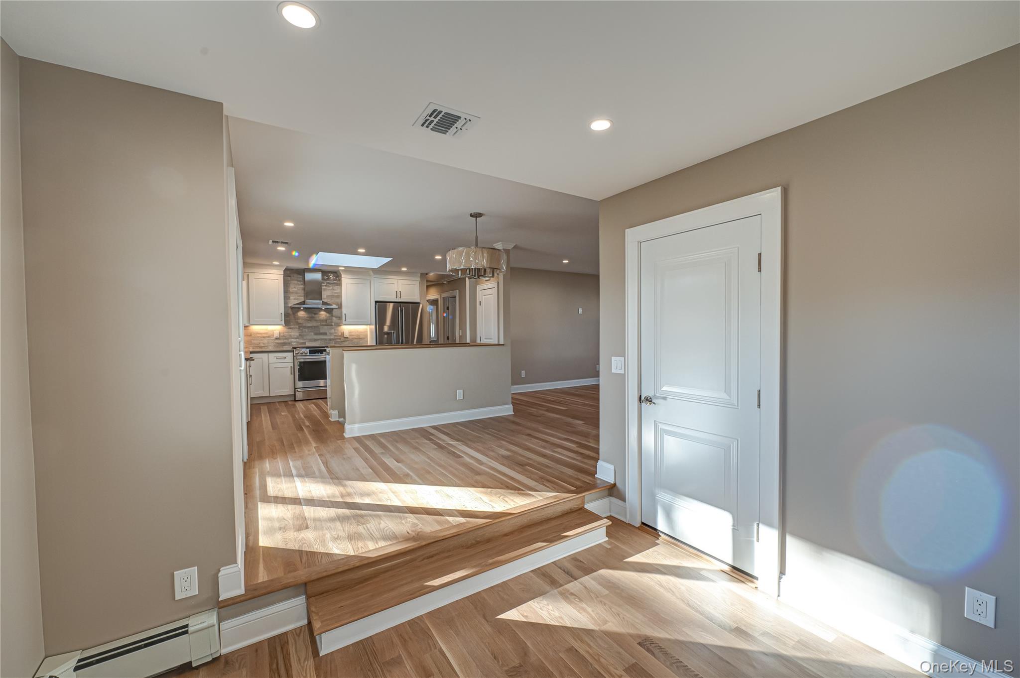 #8 photo, 31 Boulevard Avenue, West Islip , NY 11795