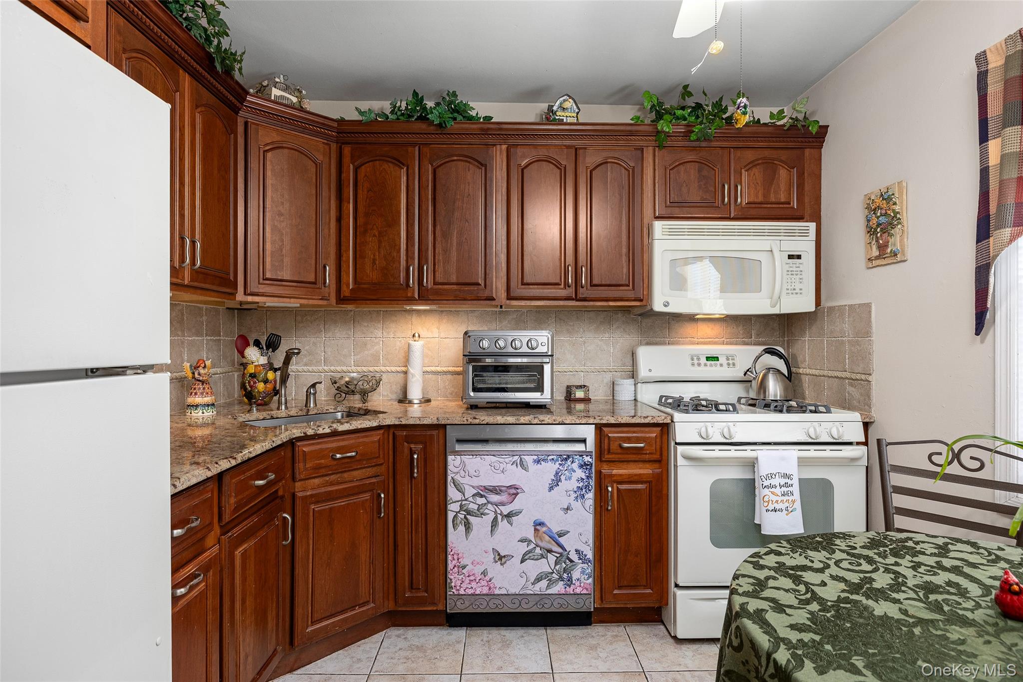 #6 photo, 307-13 Hicksville Road, Bethpage , NY 11714