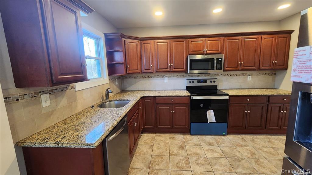 #8 photo, 149 N Country Road, Port Jefferson , NY 11777