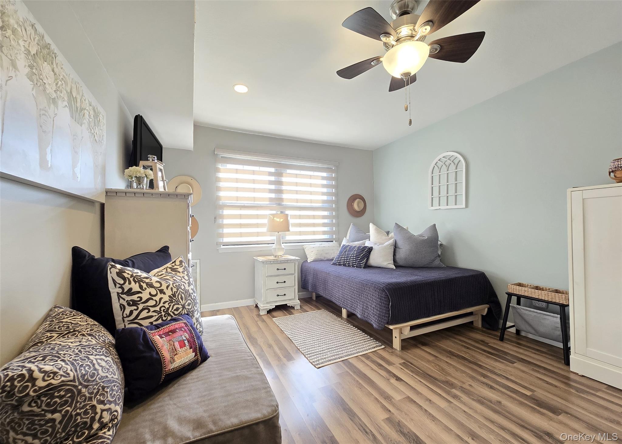 #12 photo, 324 Mariners Way, Copiague , NY 11726