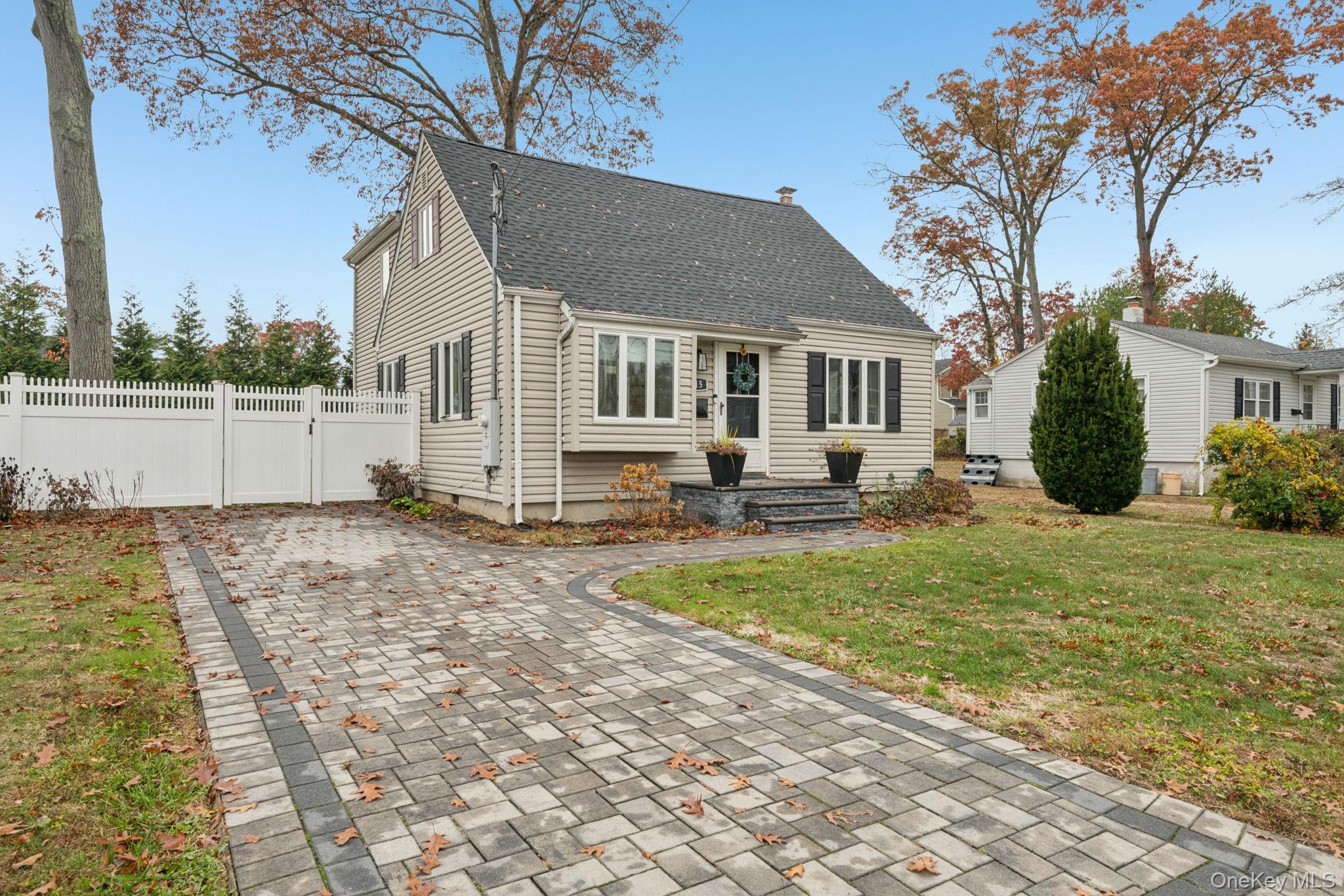 #2 photo, 515 McCall Avenue, West Islip , NY 11795
