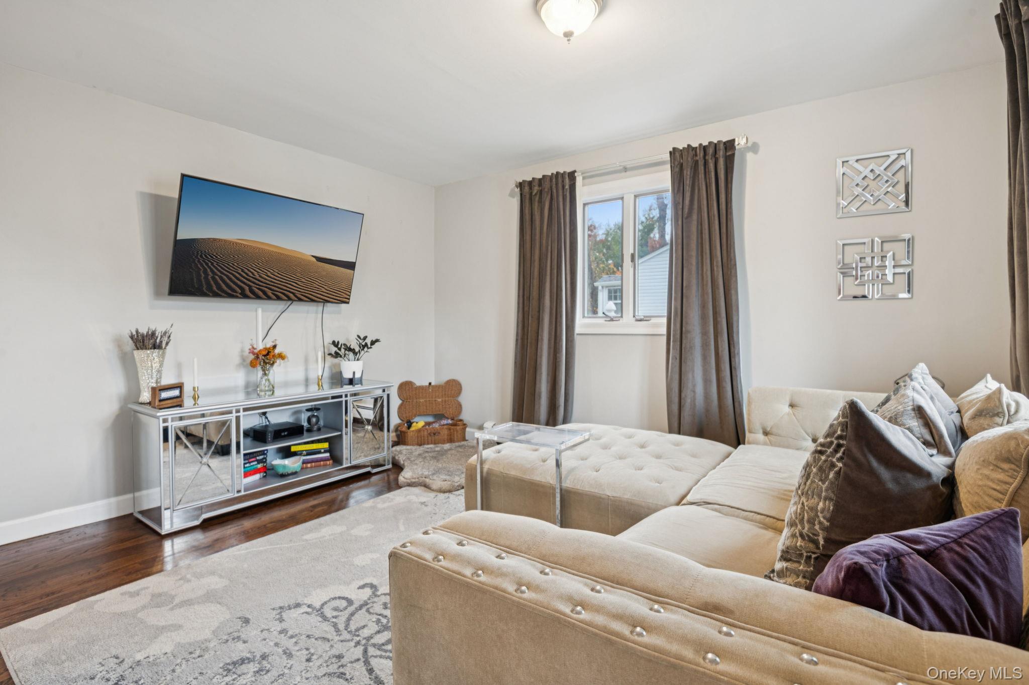 #3 photo, 515 McCall Avenue, West Islip , NY 11795