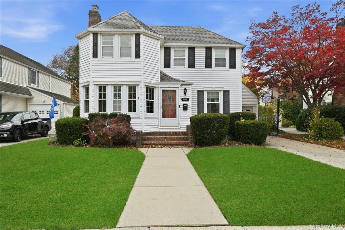 #1 photo, 143 Bromleigh Road, Stewart Manor , NY 11530