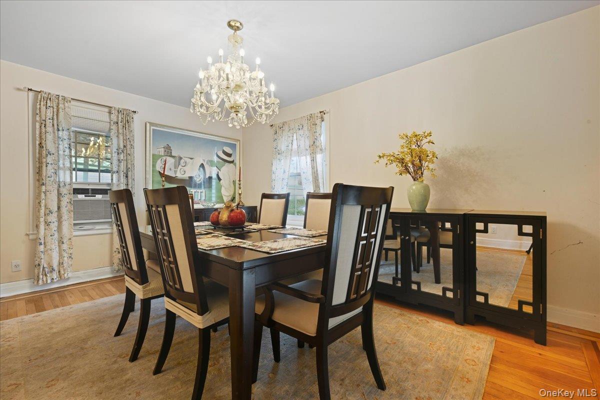 #11 photo, 143 Bromleigh Road, Stewart Manor , NY 11530