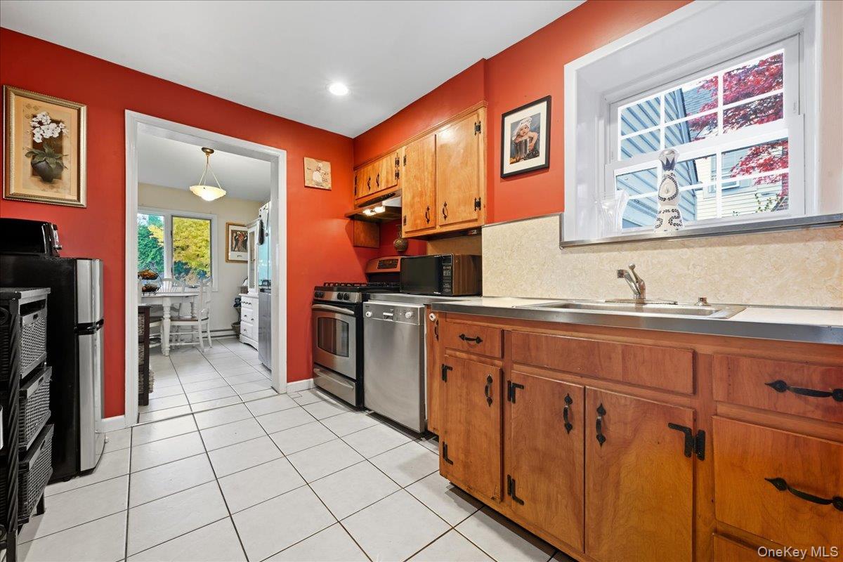 #14 photo, 143 Bromleigh Road, Stewart Manor , NY 11530