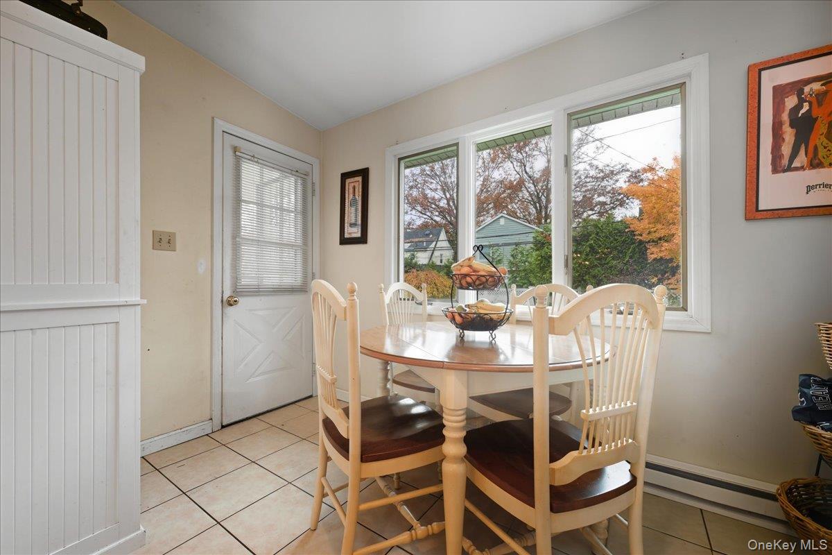 #17 photo, 143 Bromleigh Road, Stewart Manor , NY 11530