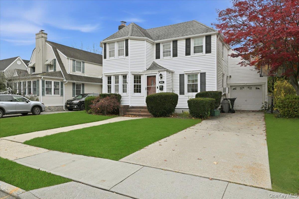 #3 photo, 143 Bromleigh Road, Stewart Manor , NY 11530