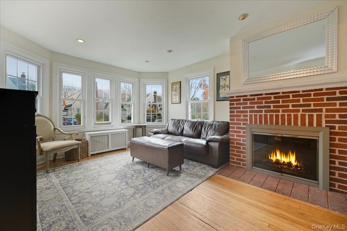 #5 photo, 143 Bromleigh Road, Stewart Manor , NY 11530