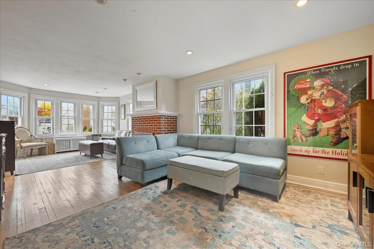 #7 photo, 143 Bromleigh Road, Stewart Manor , NY 11530