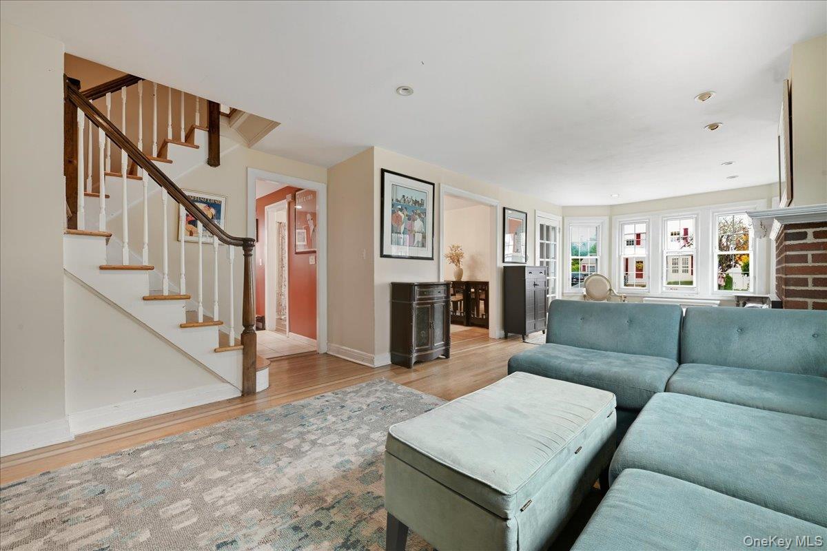 #8 photo, 143 Bromleigh Road, Stewart Manor , NY 11530