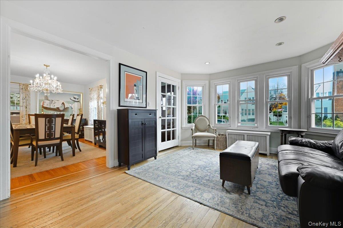 #9 photo, 143 Bromleigh Road, Stewart Manor , NY 11530