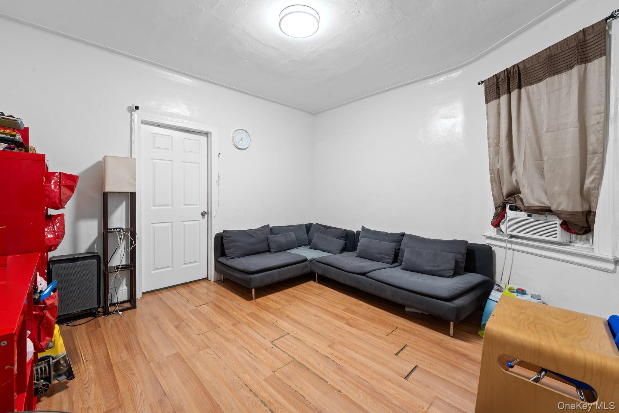 #3 photo, 51-51 48th Street, Woodside , NY 11377