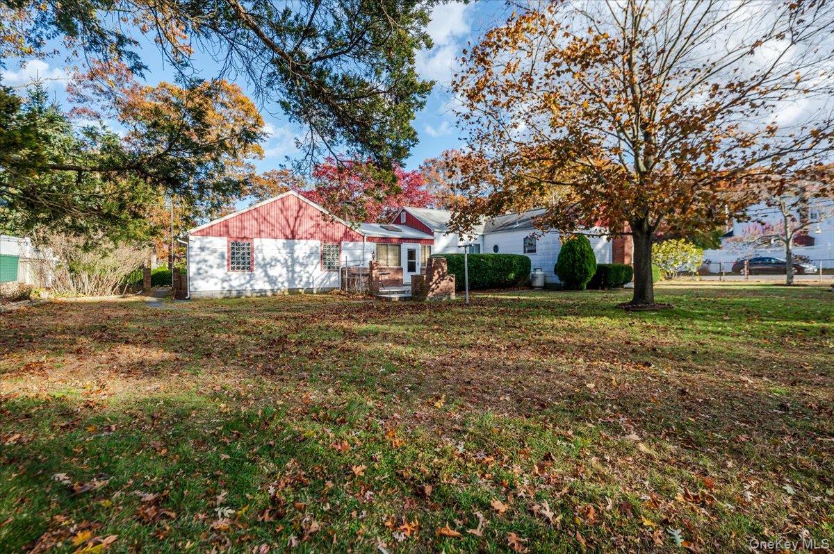 #18 photo, 374 Port Avenue, Ronkonkoma , NY 11779