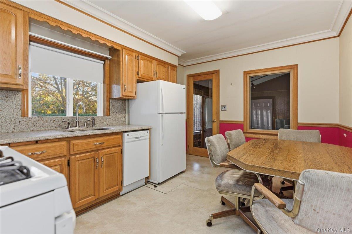 #6 photo, 374 Port Avenue, Ronkonkoma , NY 11779