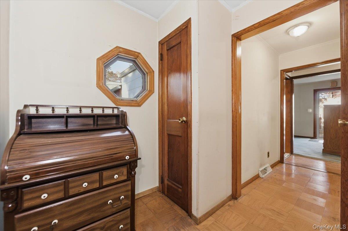 #8 photo, 374 Port Avenue, Ronkonkoma , NY 11779