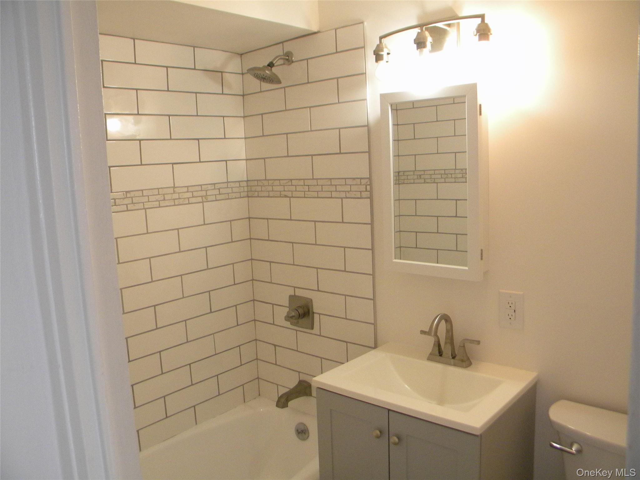 #13 photo, 70-25 Yellowstone Boulevard, Forest Hills , NY 11375