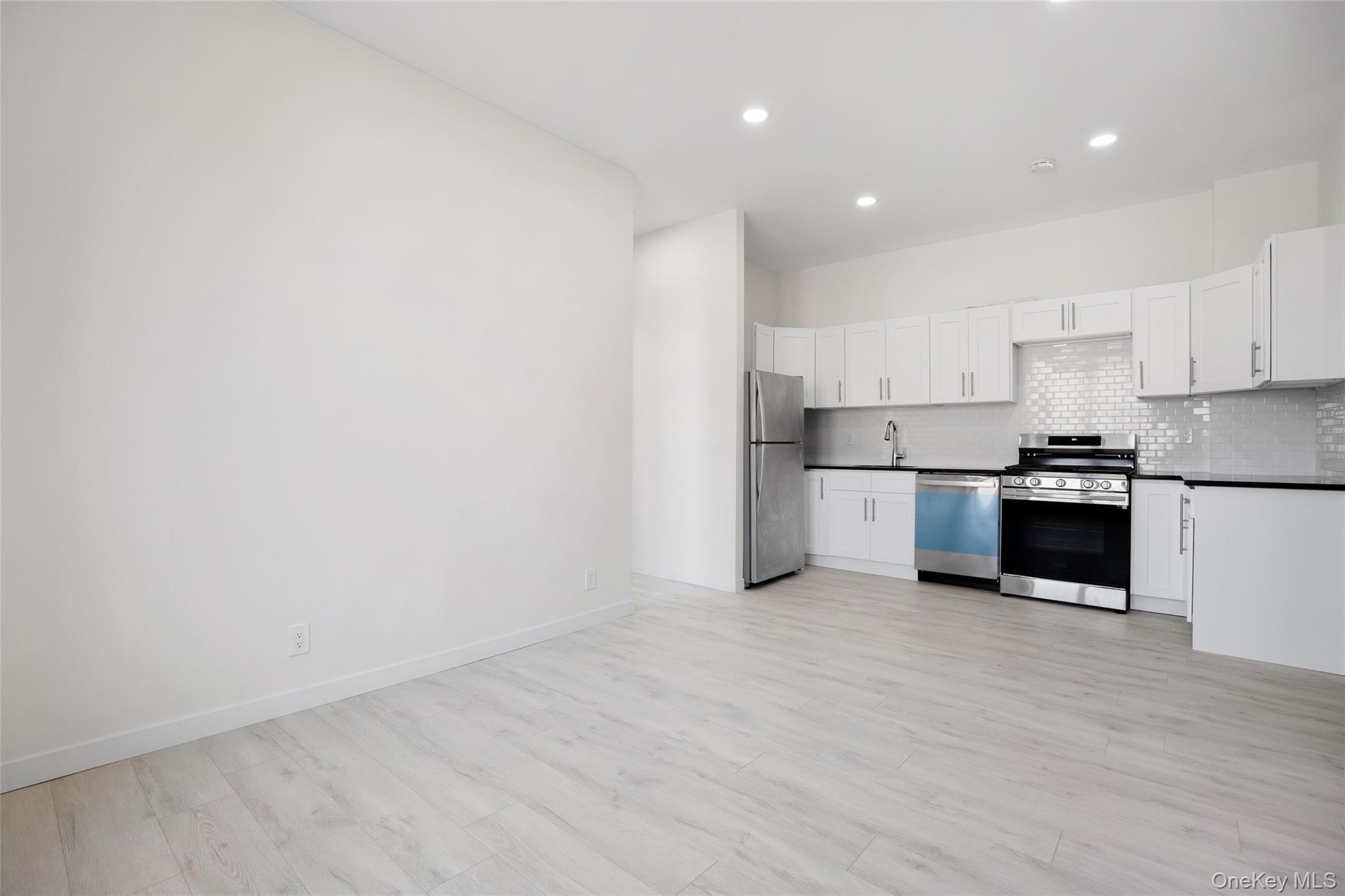 #8 photo, 8622 Jamaica Avenue, Woodhaven , NY 11421