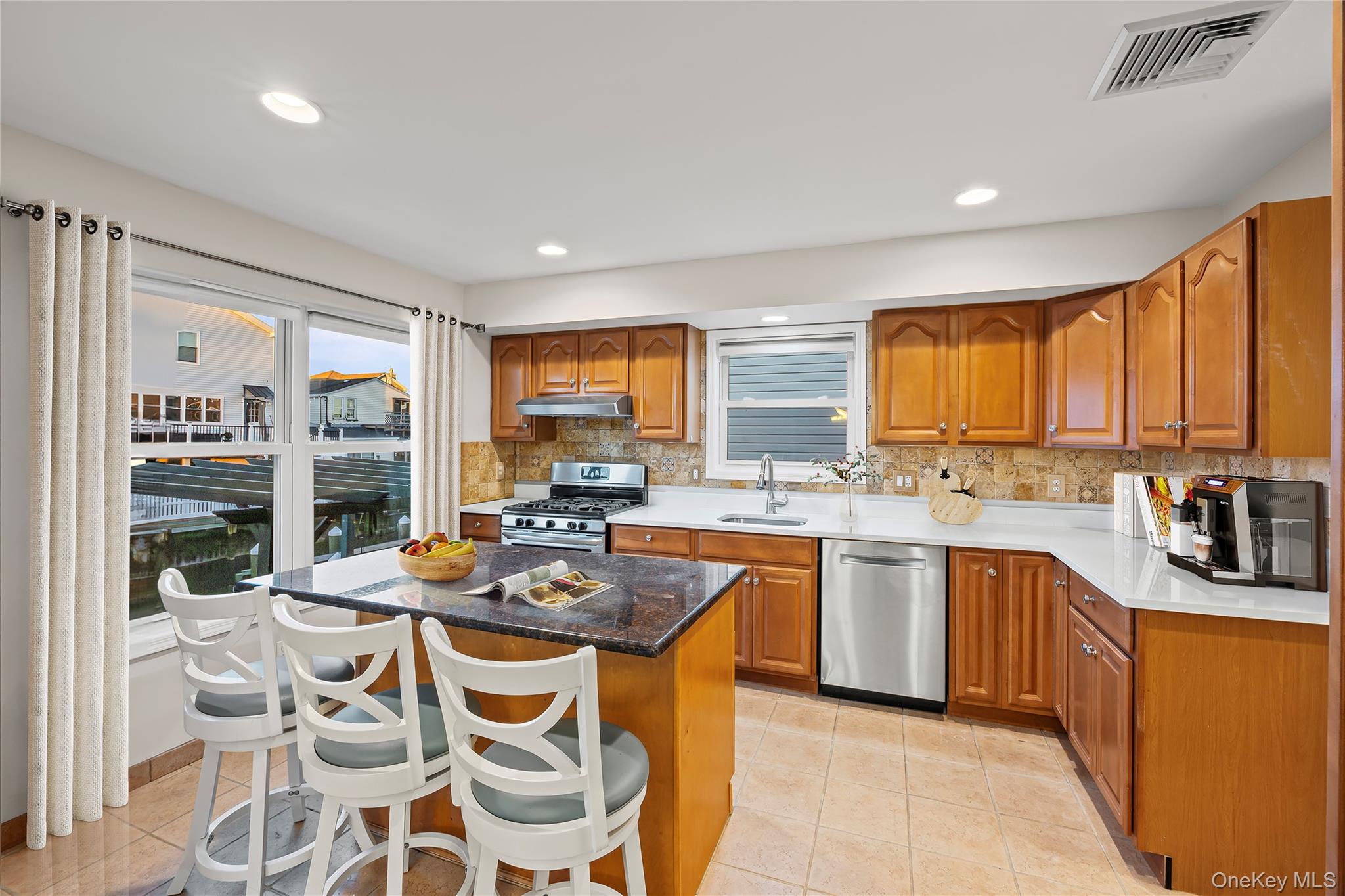 #10 photo, 647 Lincoln Street, Baldwin Harbor , NY 11510