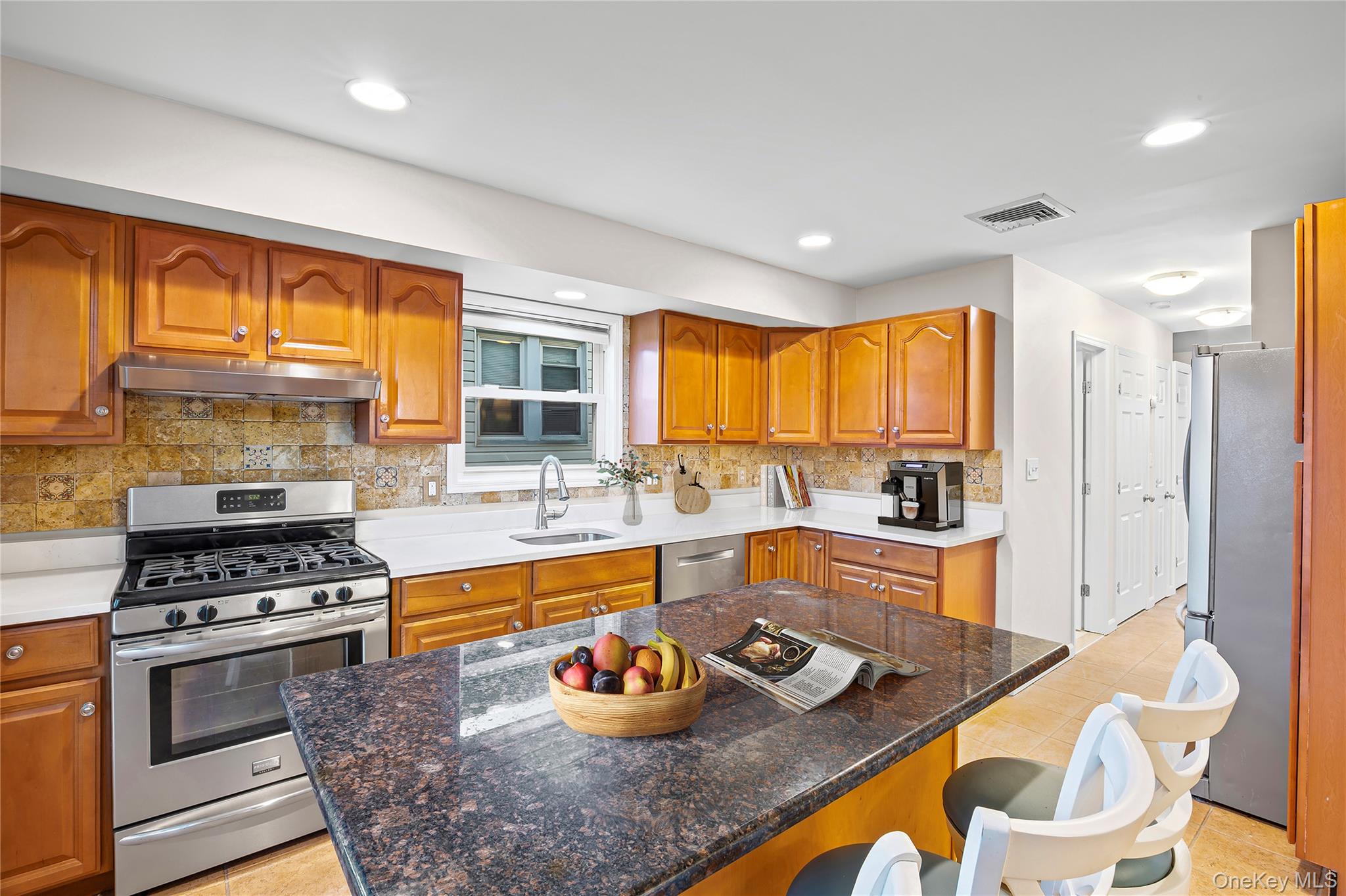 #11 photo, 647 Lincoln Street, Baldwin Harbor , NY 11510