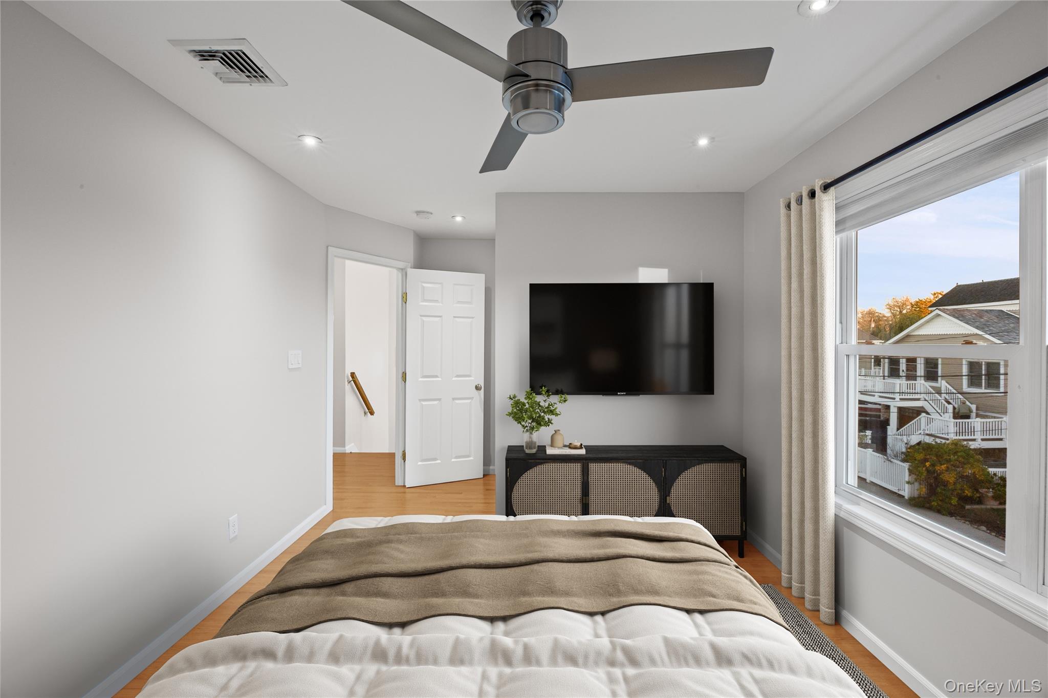 #19 photo, 647 Lincoln Street, Baldwin Harbor , NY 11510