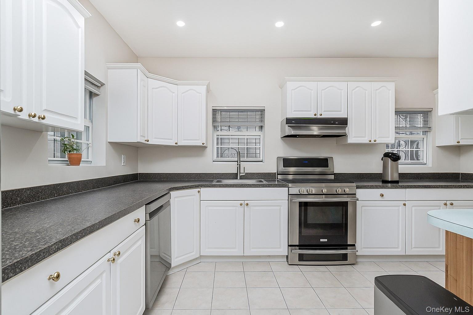 #17 photo, 1917 Glenwood Road, Brooklyn , NY 11230