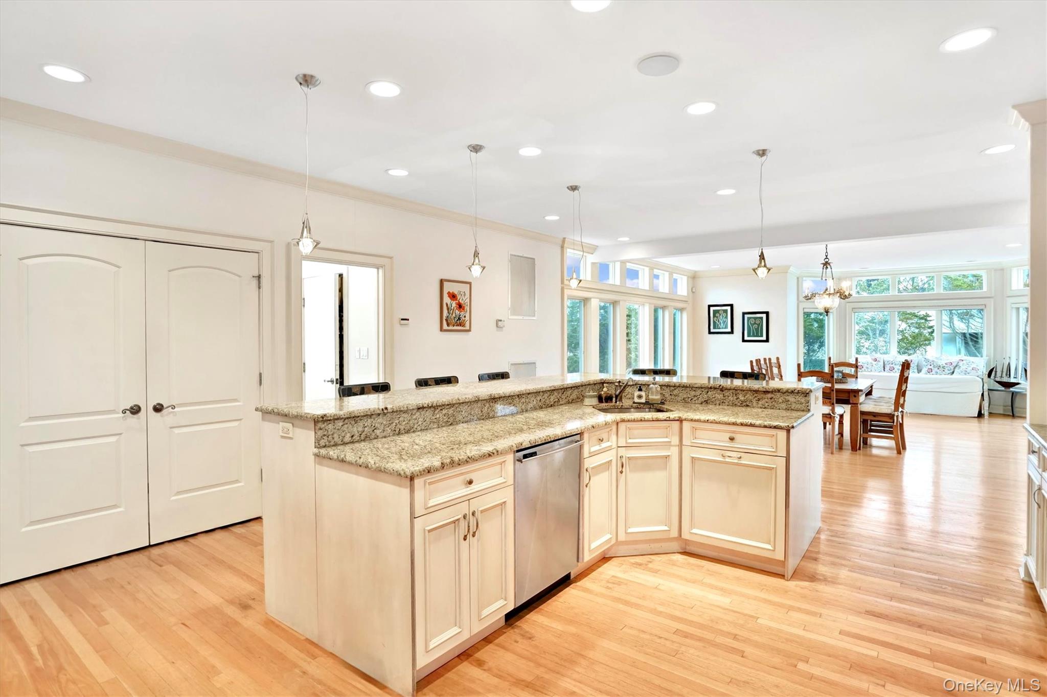 #11 photo, 605 Dune Road, Westhampton , NY 11977