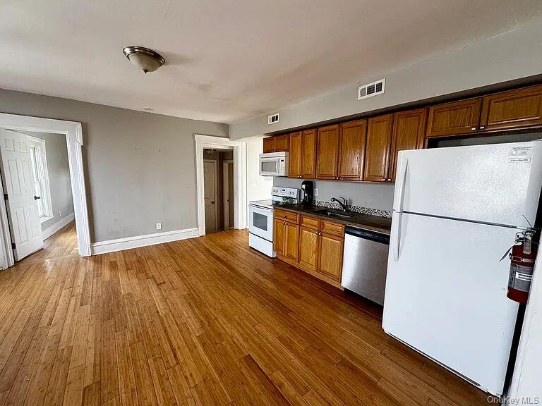 #4 photo, 9 S Clinton Street, Poughkeepsie , NY 12601