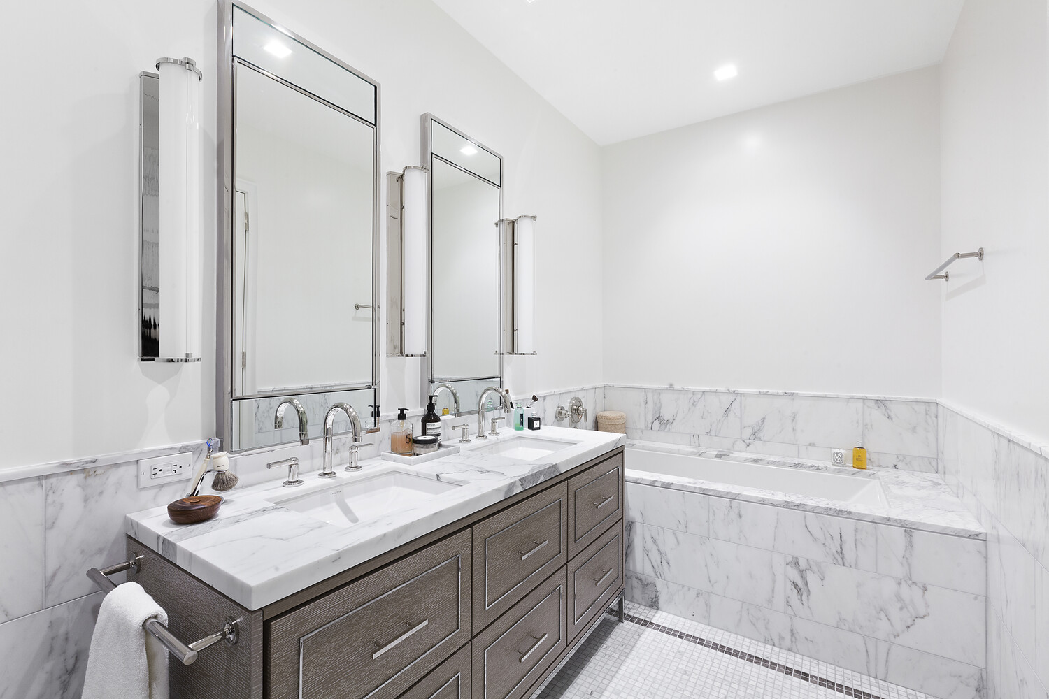 #7 photo, 25 PARK Row, Fulton/Seaport , NY 10038