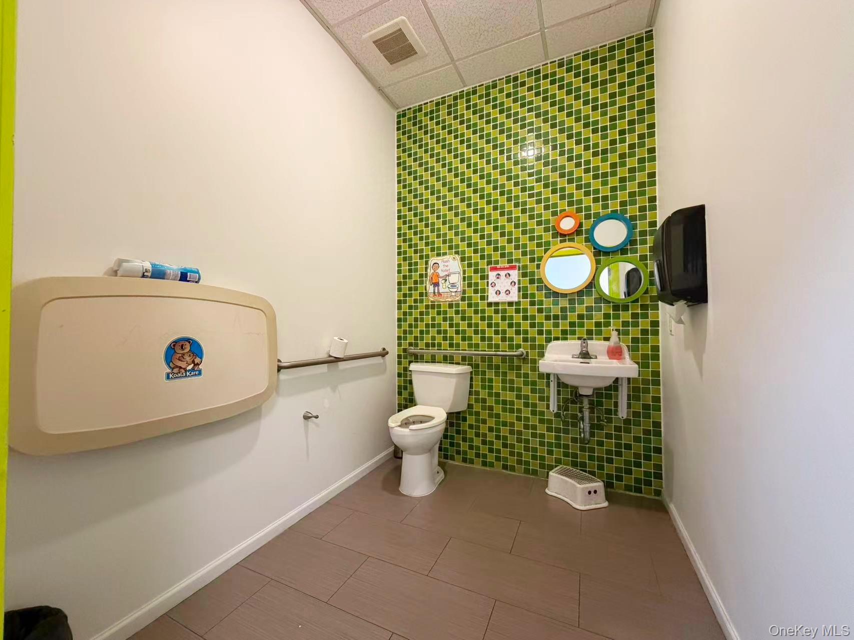 #10 photo, 192-11 Union Tpke, Fresh Meadows , NY 11366